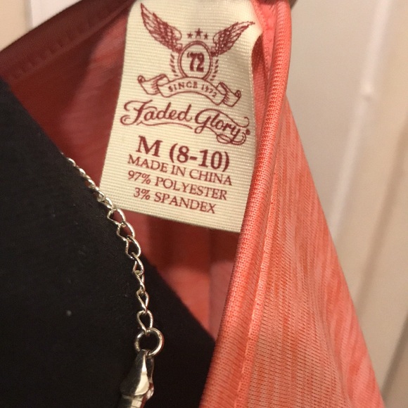 🆕 Ladies Sleeveless Tiered V-Neck Coral Top Size Medium. NWT - Picture 5 of 5